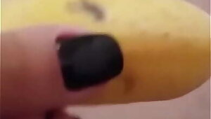 gordinha se acabando com a banana